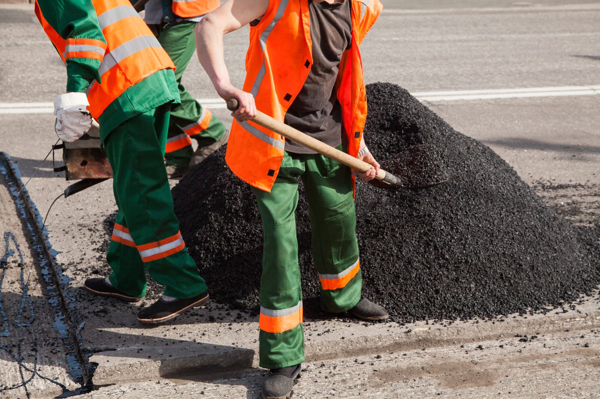 Asphalt crack filling service